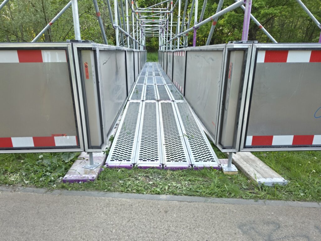 275113
